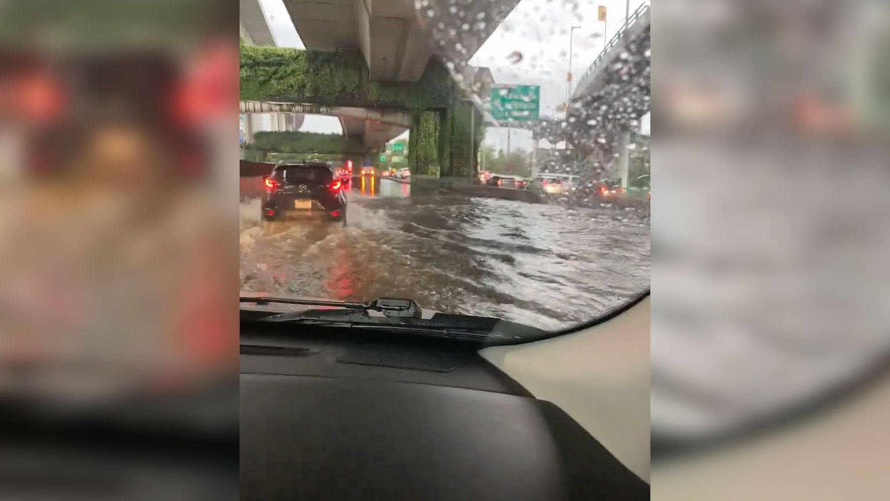 ‘Cascadas’ en el Metro y autos ‘bajo el agua’: Lluvias inundan el sur de la Ciudad de México