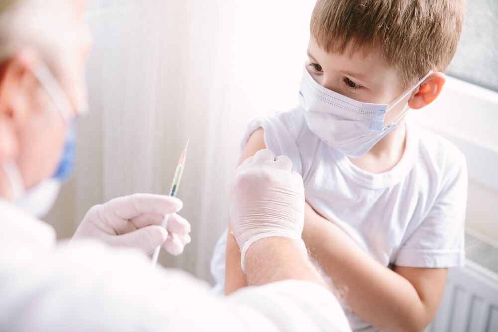 Pfizer ya ‘le echa ojo’ a vacunar vs. COVID a menores de 5 años en EU