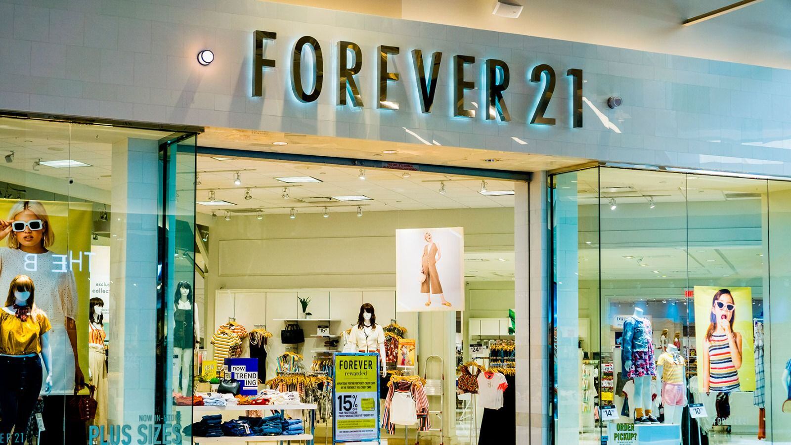 ‘¿Reinventarse o morir?’ Forever 21 considera la quiebra si fracasan sus planes de venta