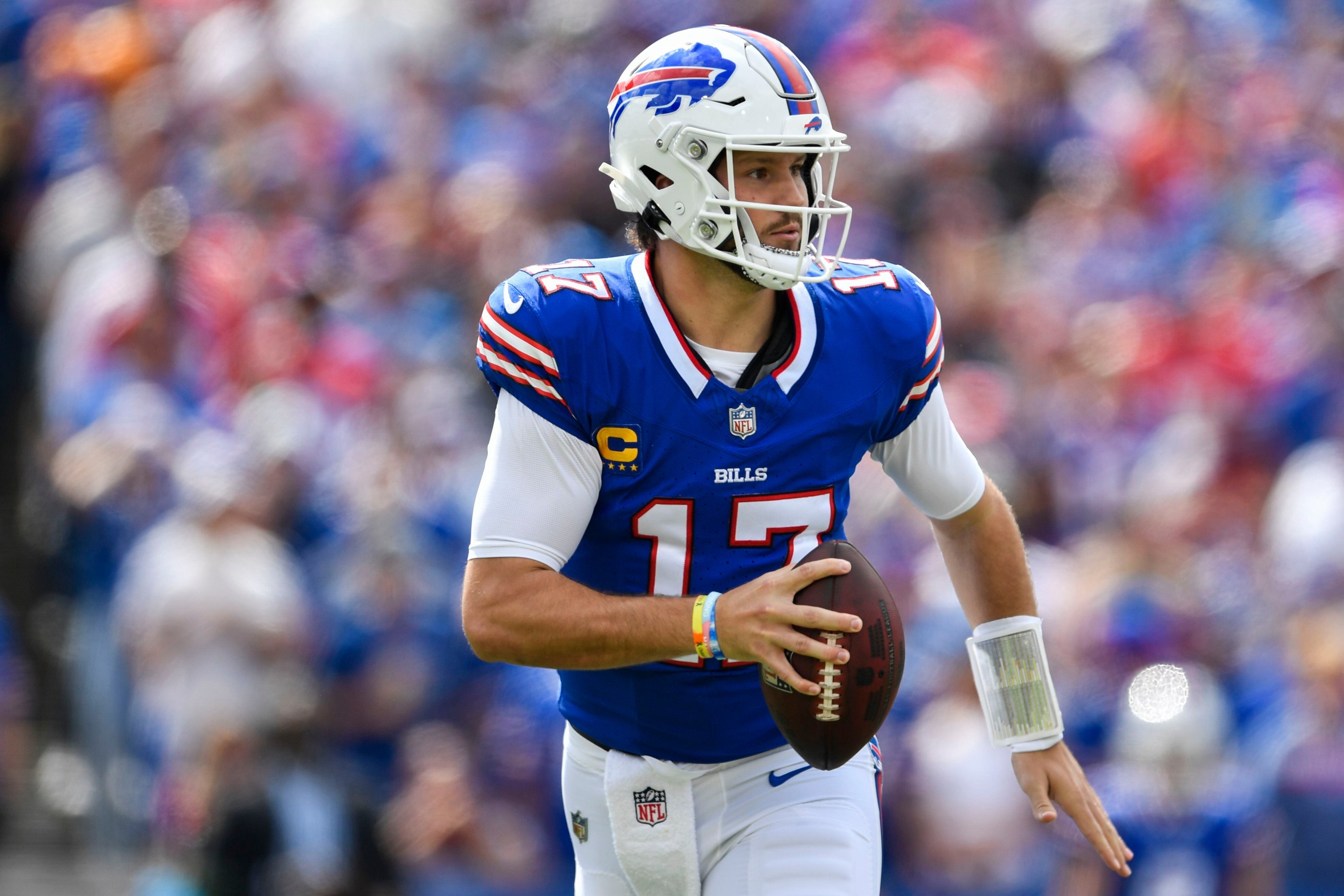 El quarterback Josh Allen de los Bills de Buffalo durante el partido contra los Raiders de Las Vegas, el domingo 17 de septiembre de 2023, en Orchard Park, Nueva York. (AP Foto/Adrian Kraus)