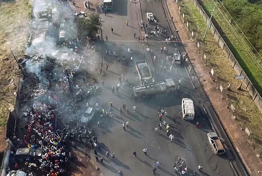 Camión petrolero explota en Sierra Leona, hay 92 personas muertas 