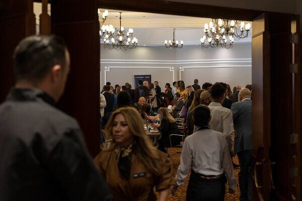 Colombianos que buscan mudarse a Miami acudieron a una conferencia en el Hotel Estelar La Fontana, en Bogotá.