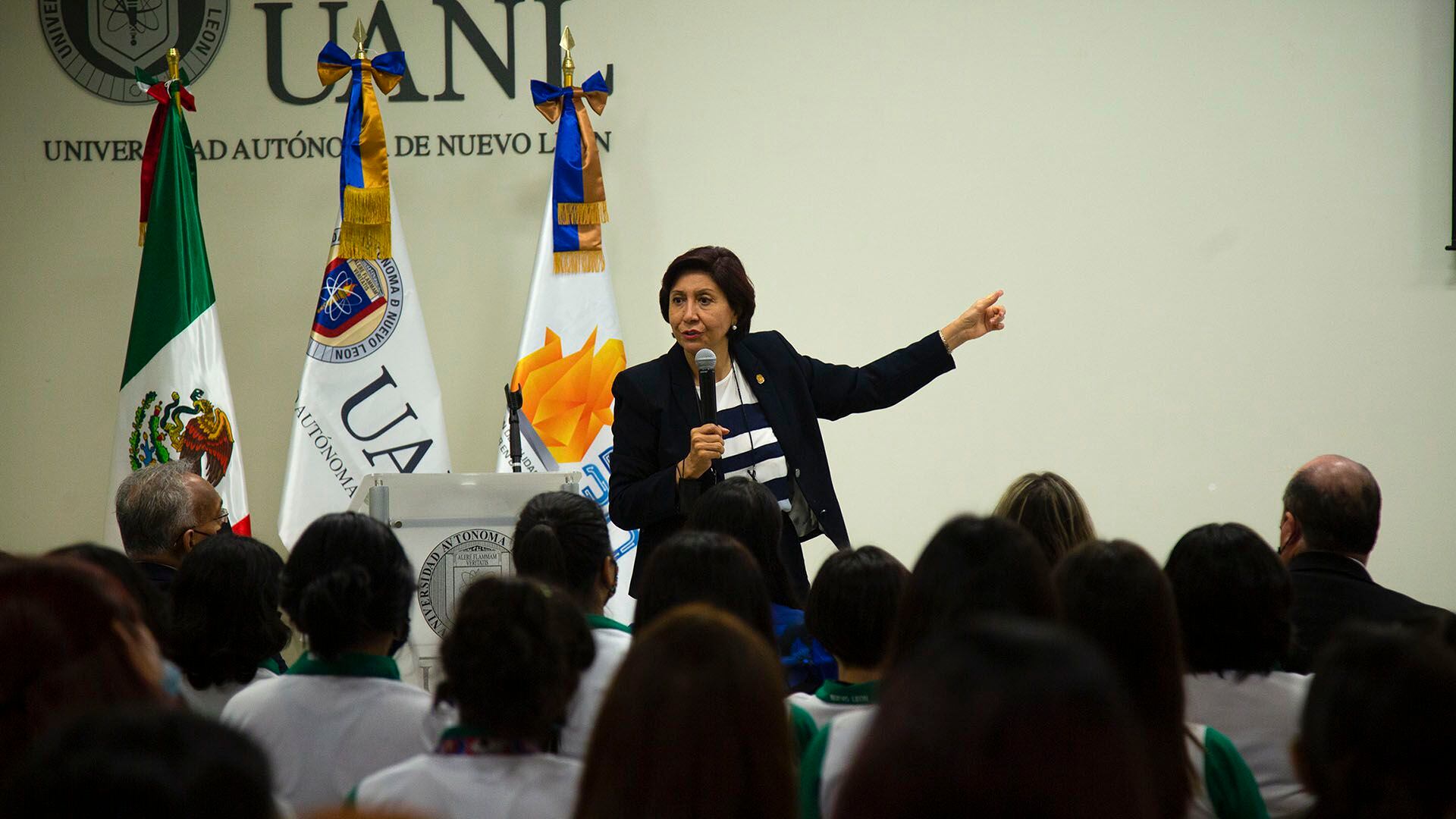 Luchan mujeres por equidad laboral en ciencia y tecnología