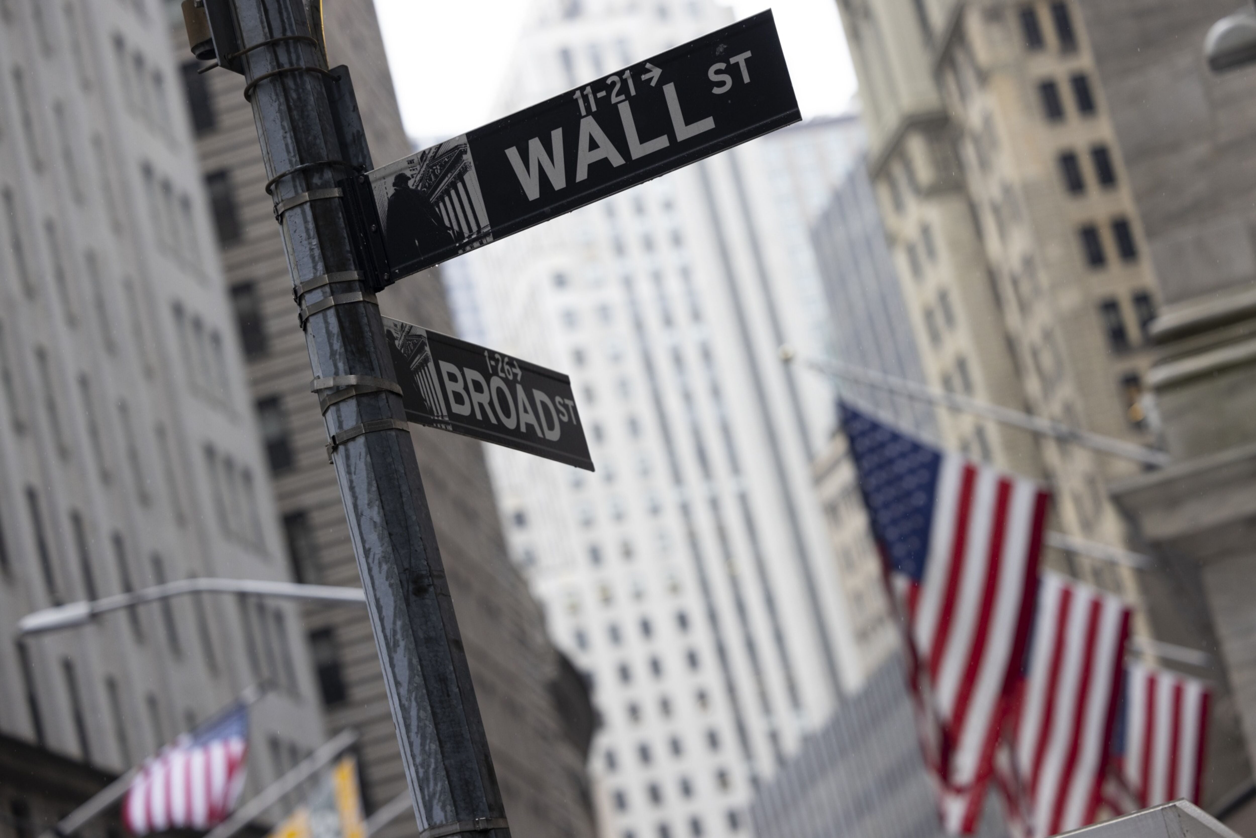 Wall Street arranca ‘despreocupado’ ante la espera de una política monetaria menos restrictiva