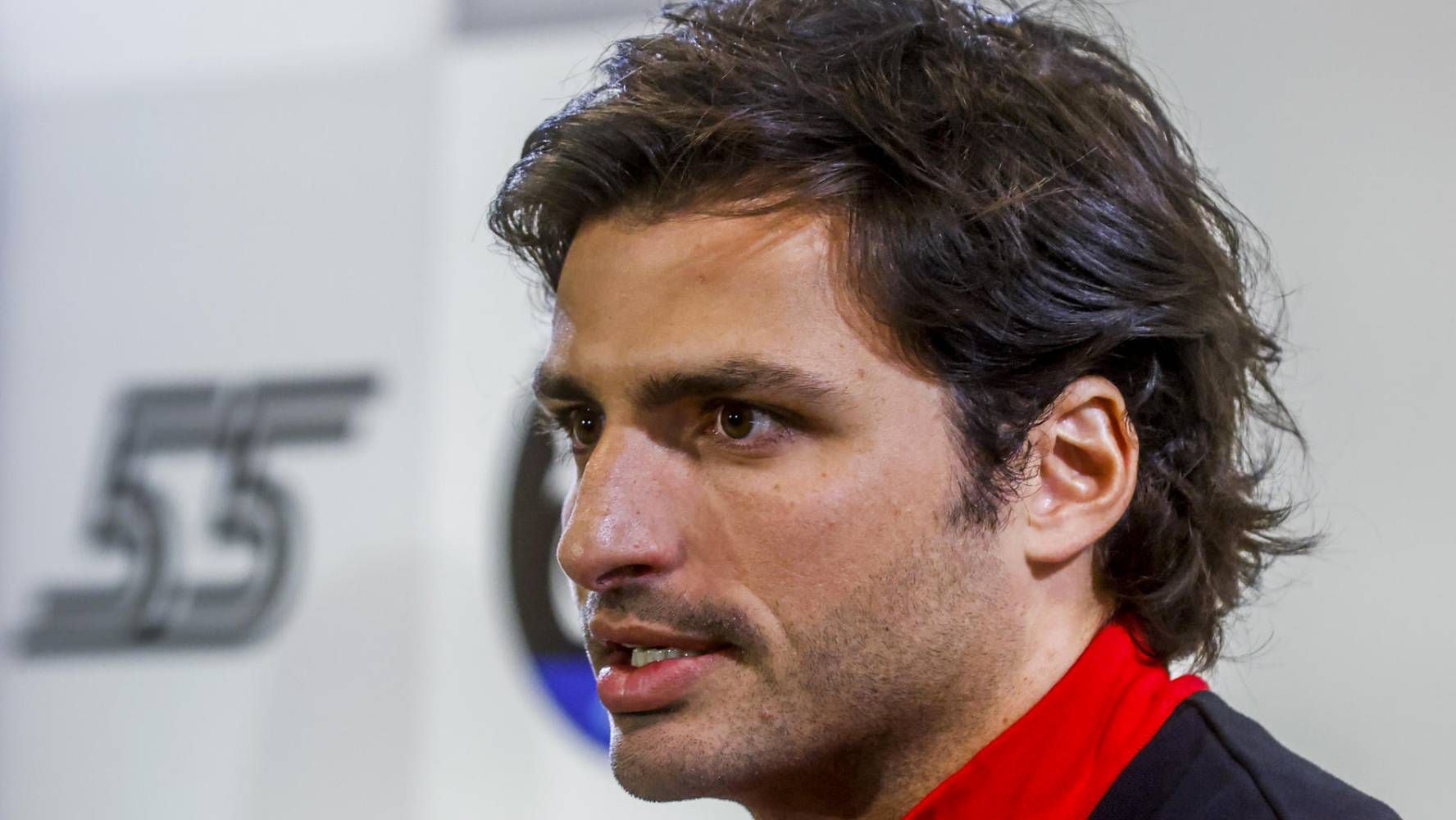 El piloto de Ferrari, Carlos Sainz, no anunció la nueva escudería a la que llegará para la temporada 2025. (Foto: EFE).