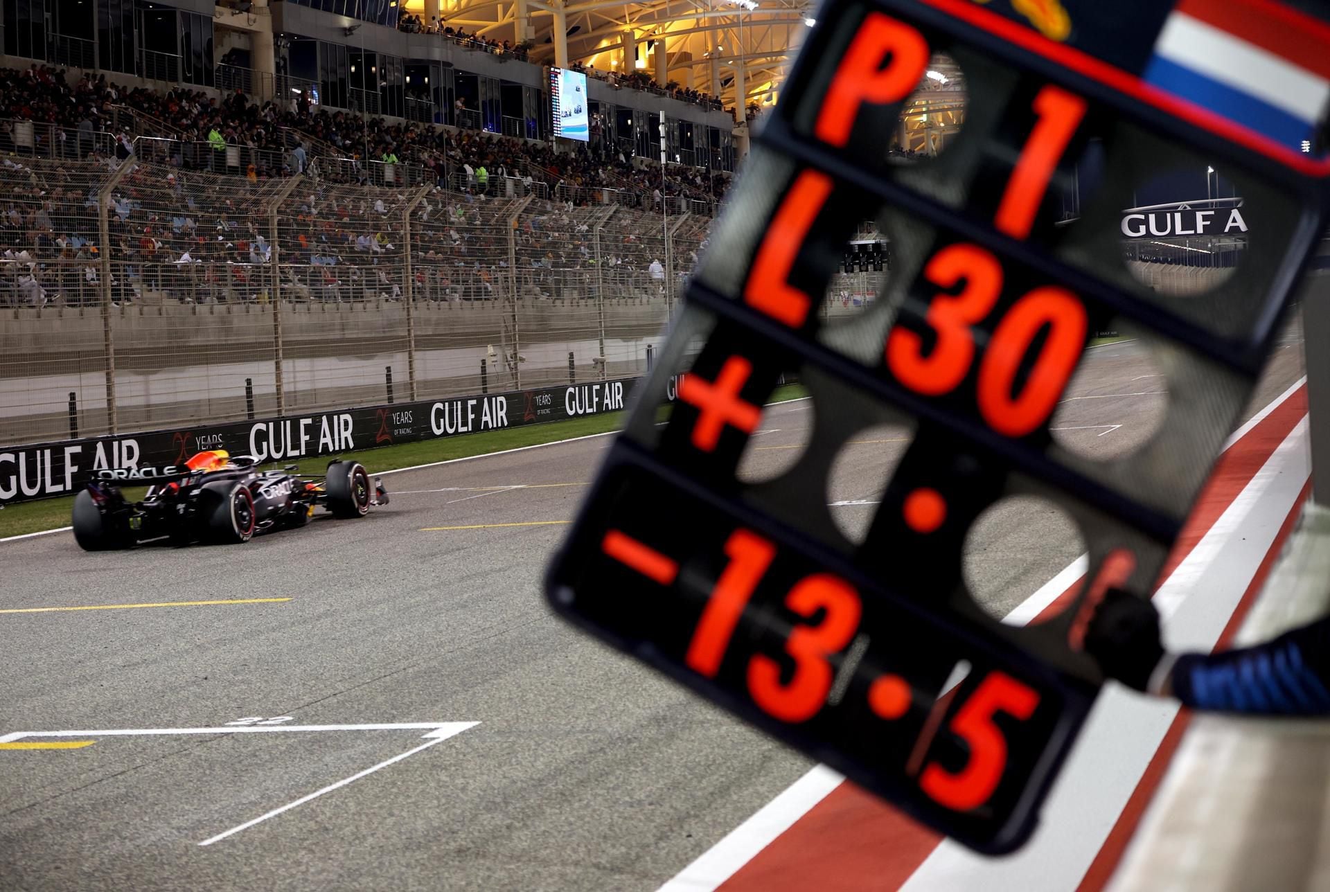 Max Verstappen y Sergio 'Checo' Pérez, de Red Bull, ocuparon los primeros dos puestos en el Gran Premio de Baréin 2024.