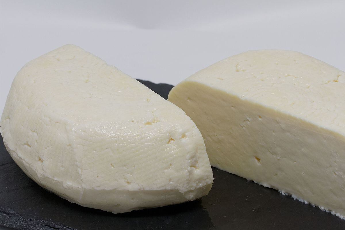 El queso panela se elabora a partir de leche pasteurizada. (Foto: Wikimedia Commons)