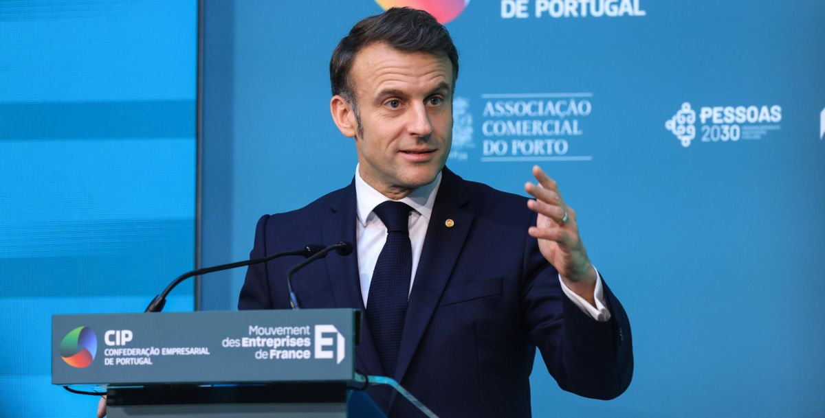 El presidente francés Emmanuel Macron indicó que Europa debe rearmarse ante la “amenaza rusa” y las dudas sobre el compromiso de Estados Unidos con la seguridad del continente.