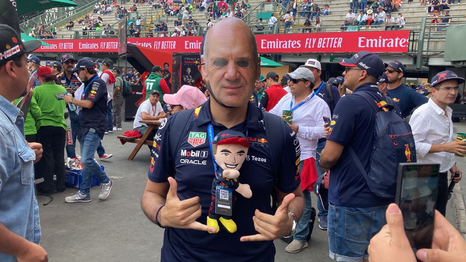 Hasta peluches de Sergio ‘Checo‘ Pérez se presentaron en el GP de México. (Foto: Especial)