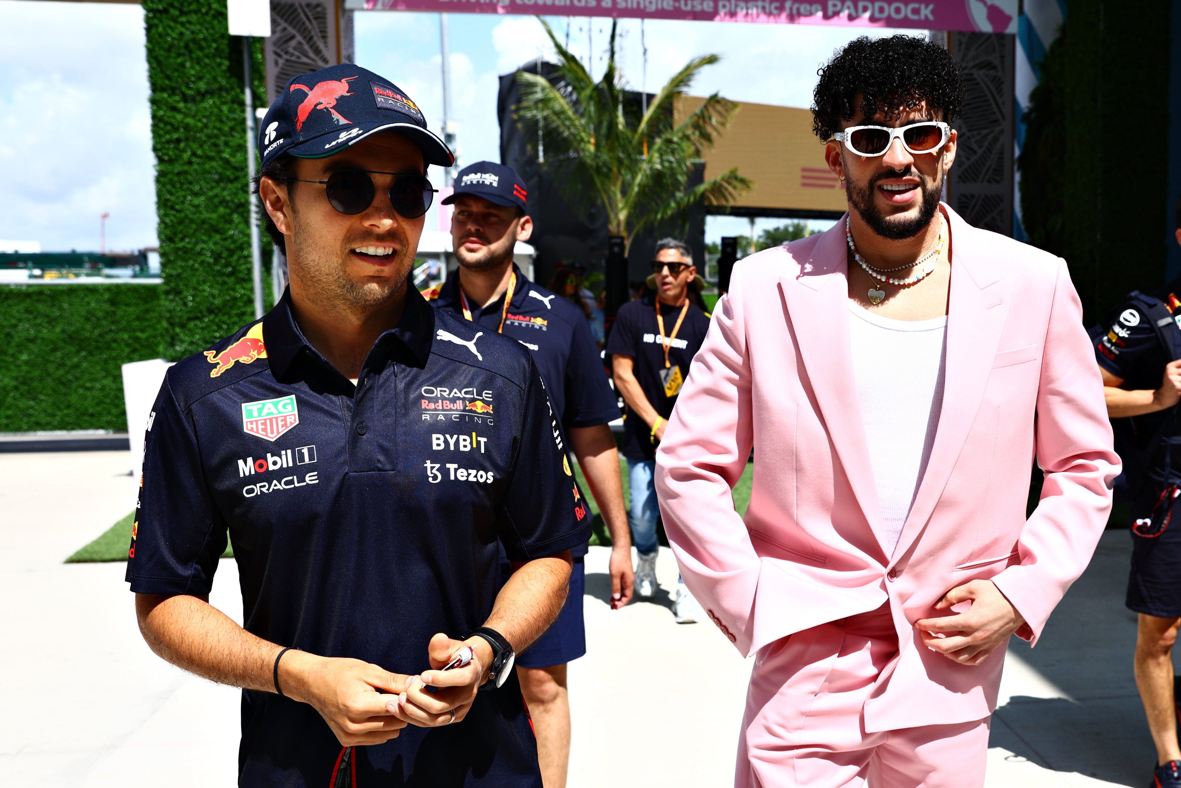 Bad Bunny es una de las celebridades que asisten al GP de Miami. (Foto: Twitter / @F1).