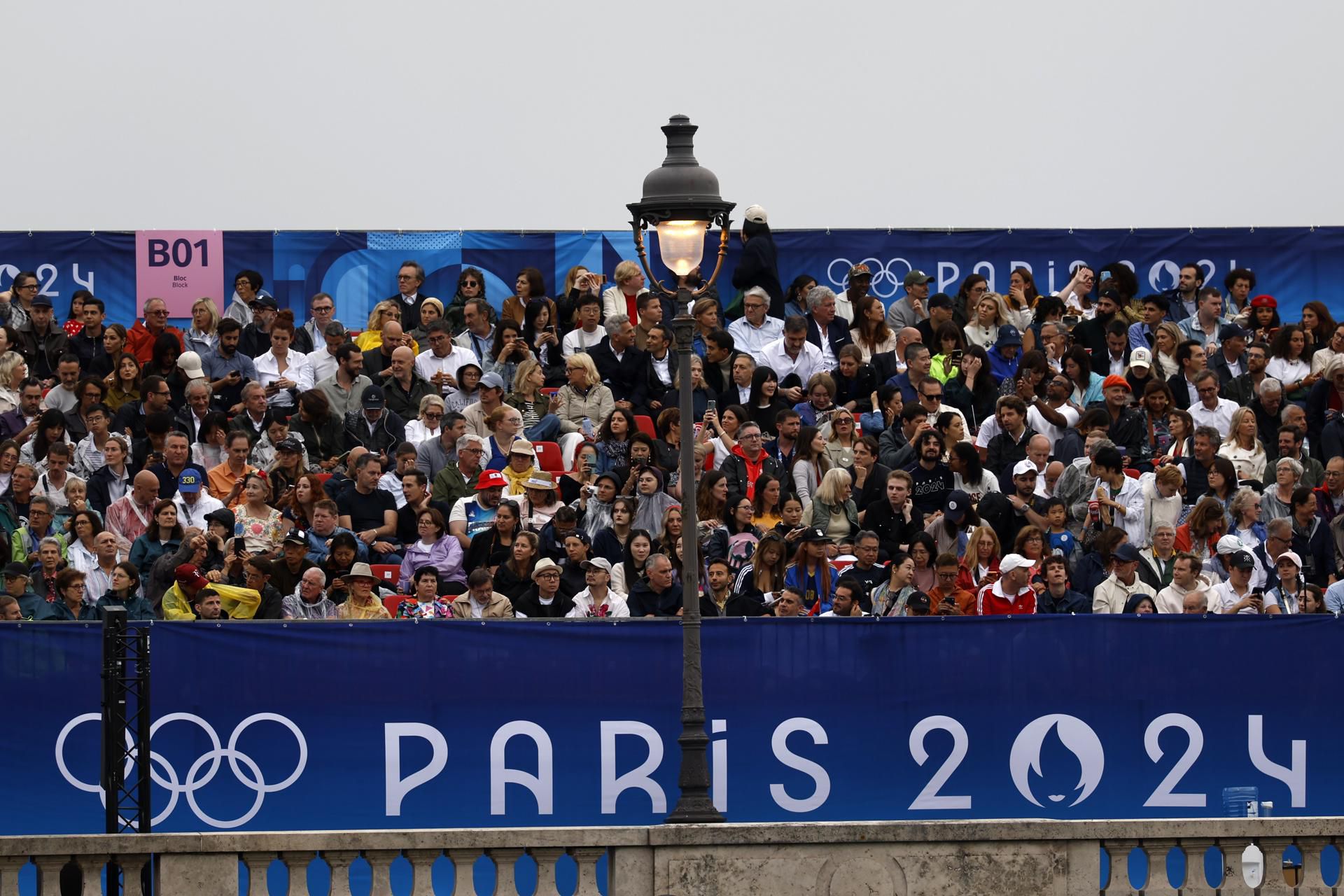 Visitantes que presenciarán los Juegos Olímpicos de París 2024. (Foto: EFE)