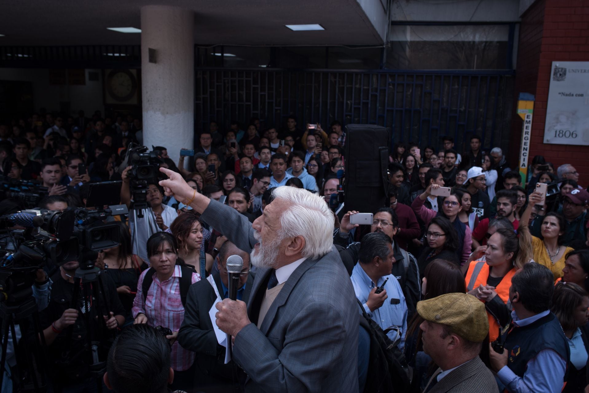Eduardo López Betancourt, acusado de hostigamiento sexual, regresará a la UNAM 