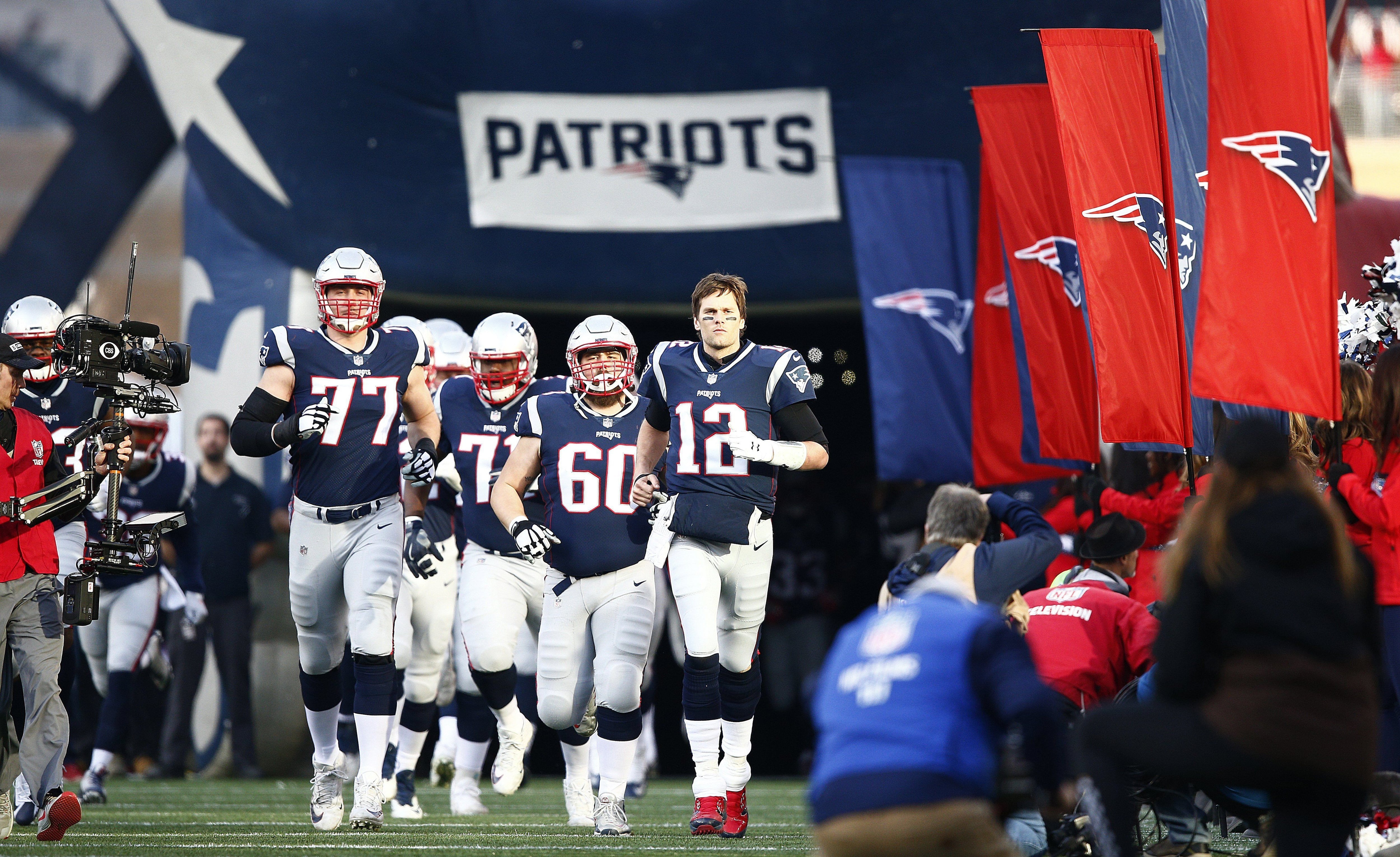 Tom Brady jugó con los Patriots prácticamente toda su carrera.