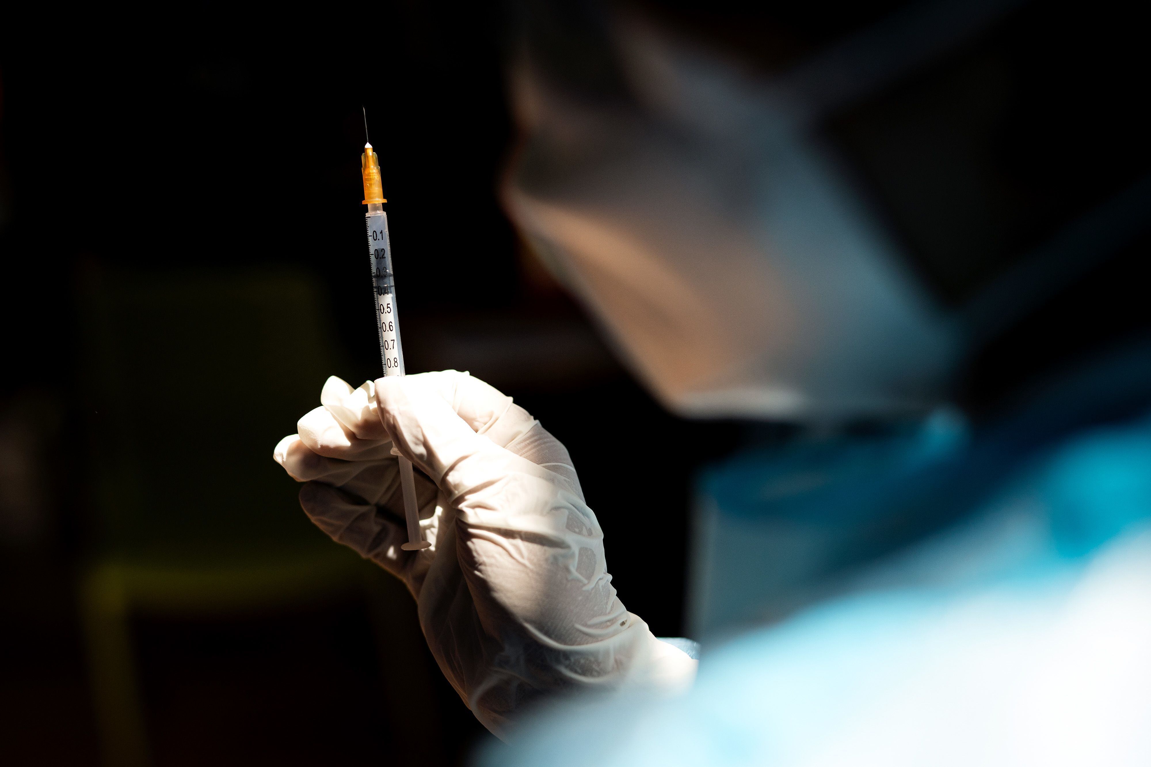 Delta cambia el ‘juego’: ¿Vacunación COVID es suficiente para detener la pandemia?