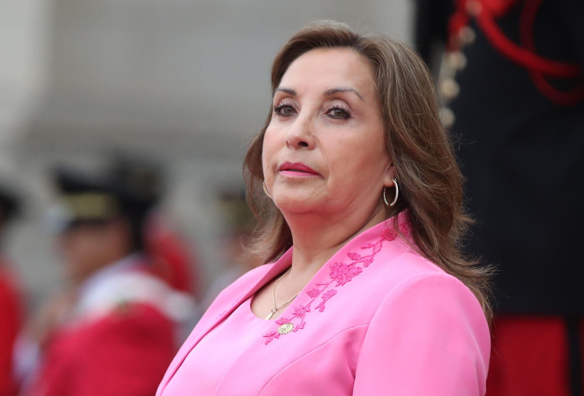 ‘Desgreñan’ a la presidenta Dina Boluarte: Mujer la agredió por el asesinato de su esposo