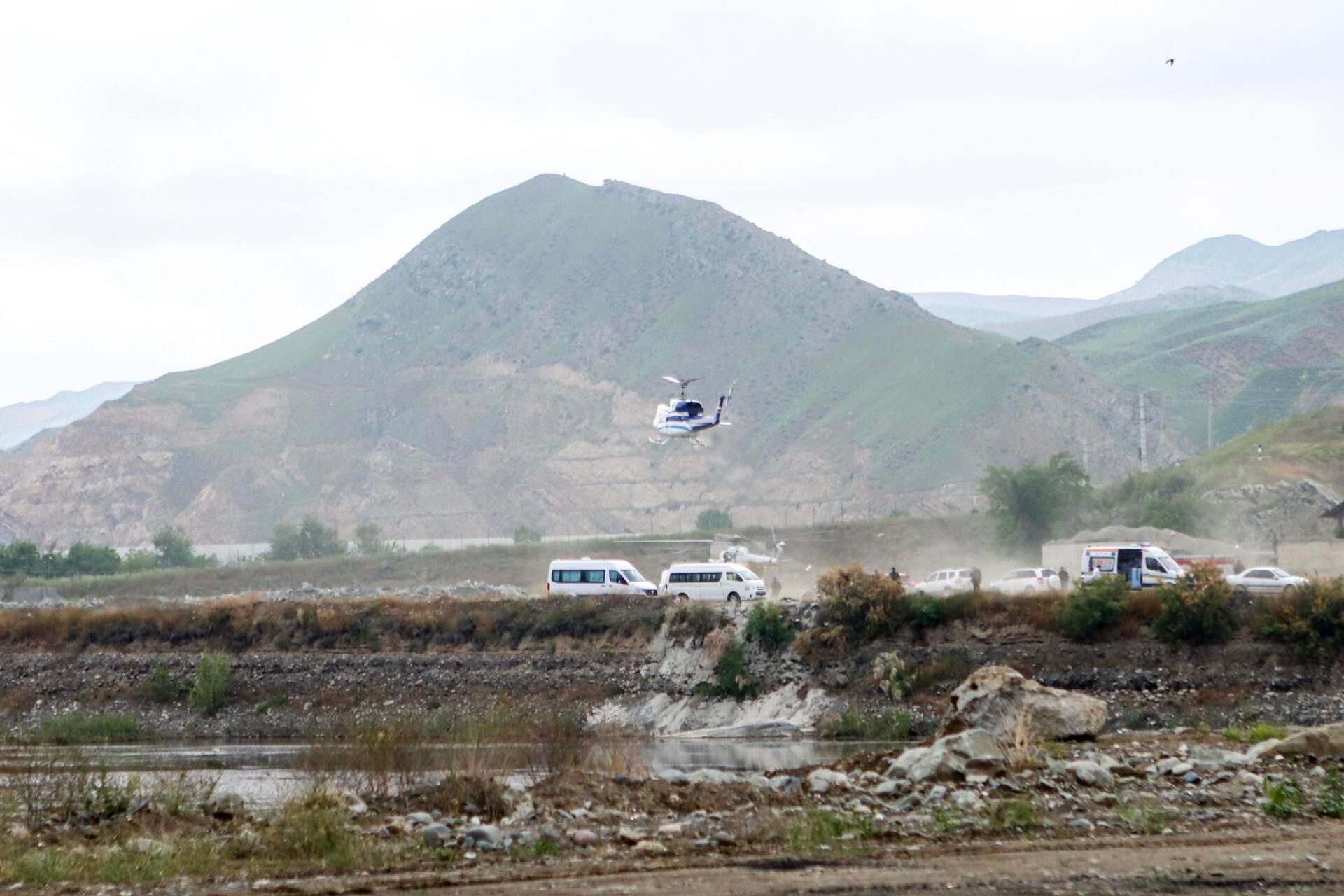 Ejército de Irán asegura que localizó ‘ubicación exacta’ del helicóptero del presidente Ebrahim Raisí