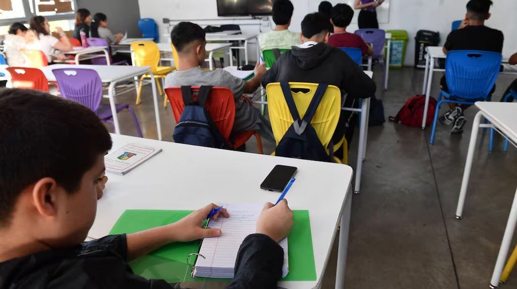 Las escuelas brasileñas invitan a los estudiantes a 'desconectarse' de los celulares al menos una vez a la semana. [Fotografía. Especial]