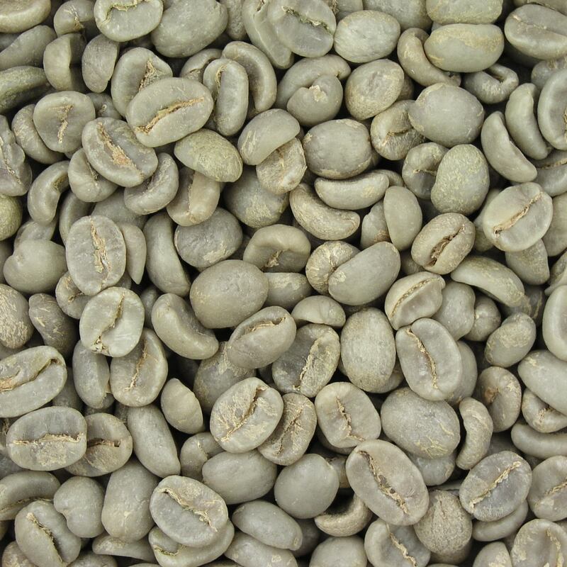 Los granos de café verde no pasan por un proceso de tostado. (Foto: Wikimedia Commons)