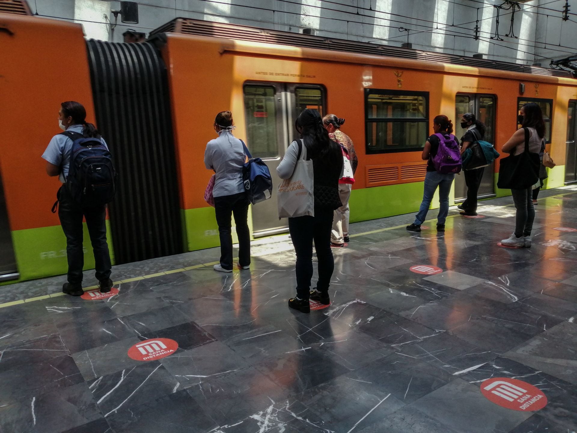 Línea 3 y 12 del Metro CDMX van ‘saturadísima’: Usuarios reportan retrasos de más de 10 minutos