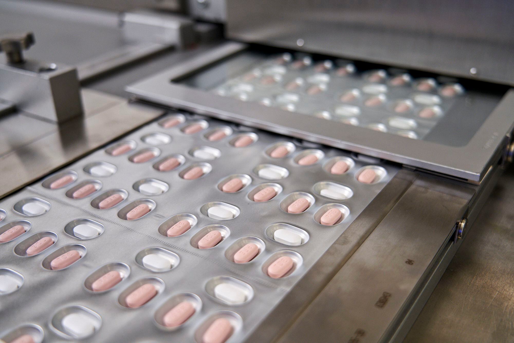 Píldoras contra el COVID: ¿Funcionan en ómicron? ¿Quiénes deben tomarlas?