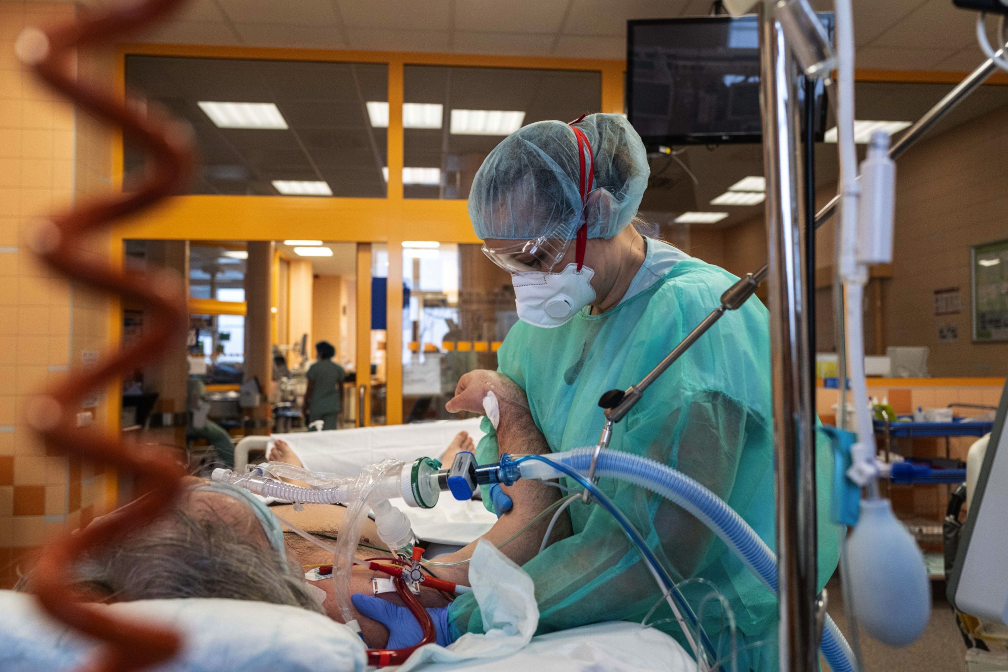 Hospitalizaciones e intubados por Covid se muestran estables en Nuevo León