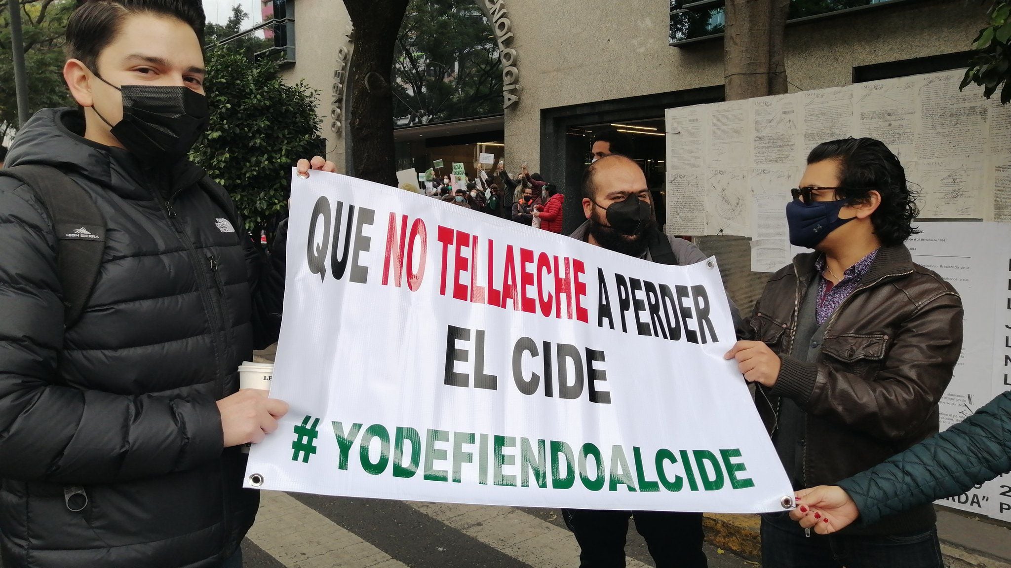 Estudiantes y docentes del CIDE se manifiestan.