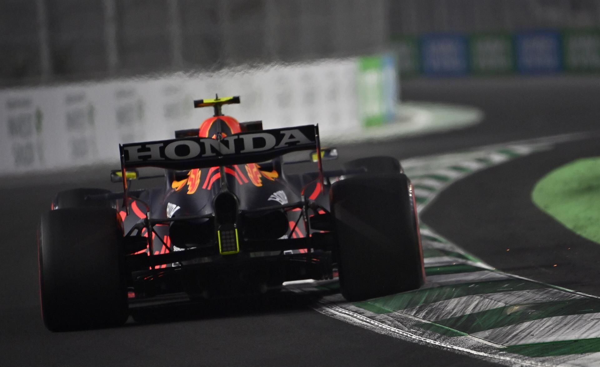 Drama en Arabia Saudita: Verstappen choca y pierde la  ‘pole’