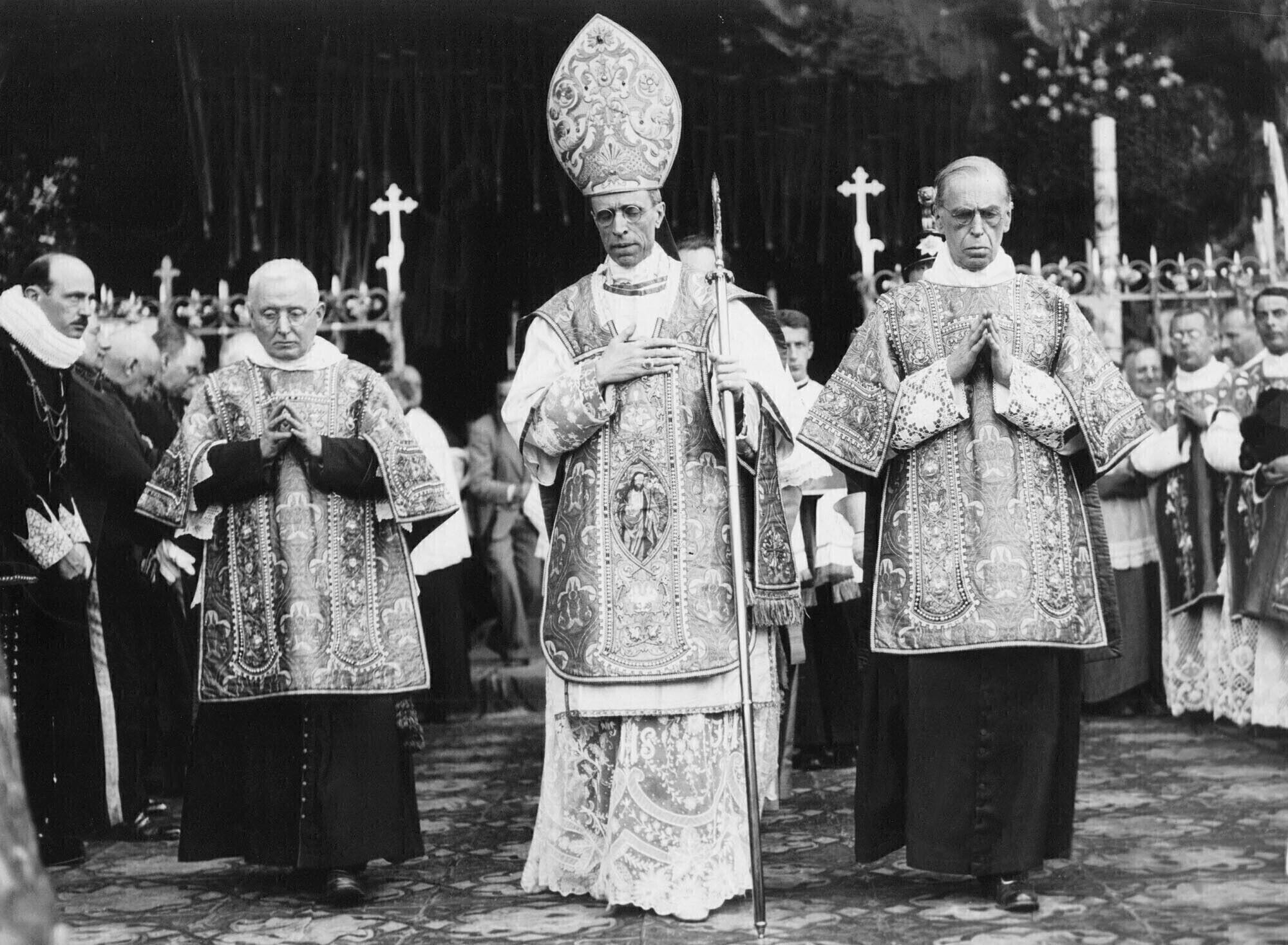 Sacan ‘trapitos al Sol’ a la Iglesia: Papa Pío XII sabía del exterminio de judíos durante la 2GM