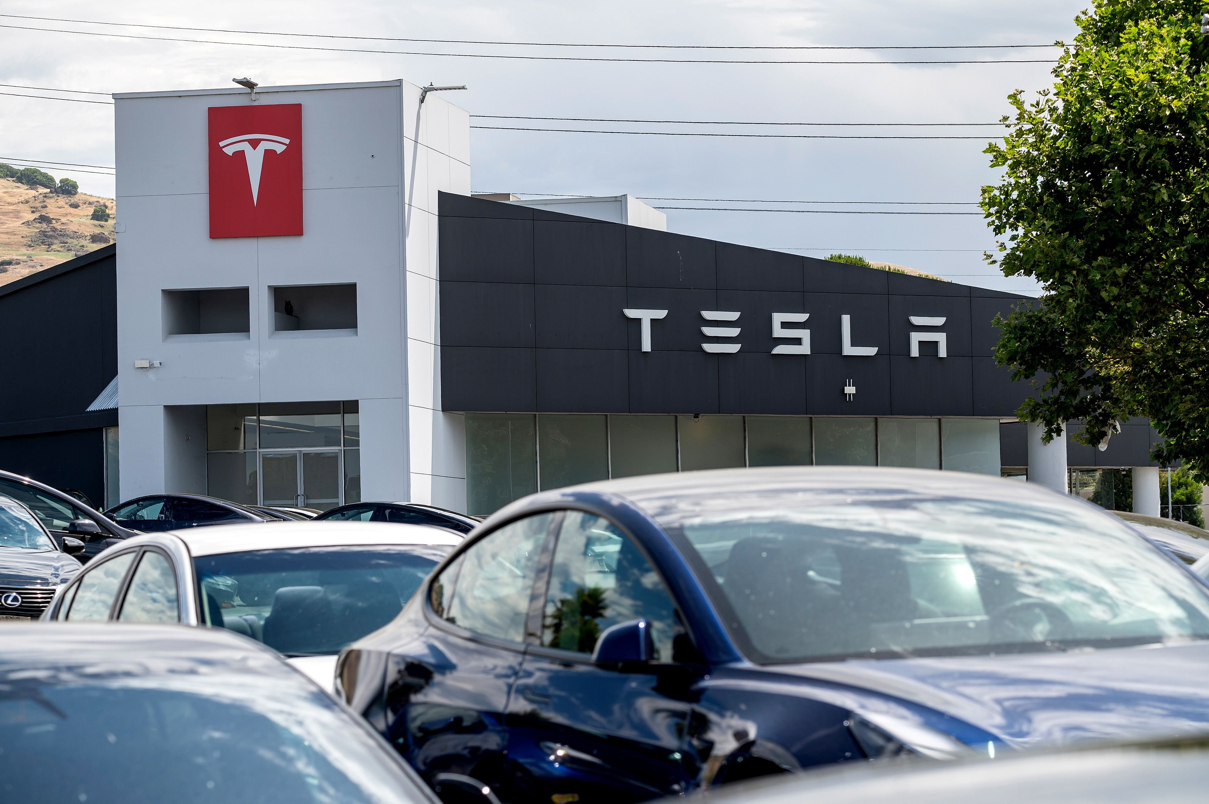 Tesla aún no hace oficial a NL el cambio de planes de su gigafactory