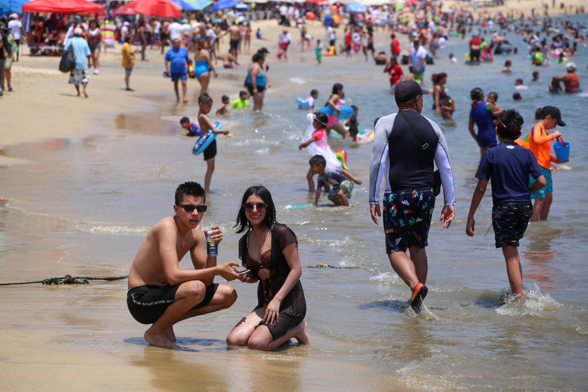 Muchos turistas acuden a las playas cercanas a su estado para disfrutar las vacaciones de Semana Santa 2024.