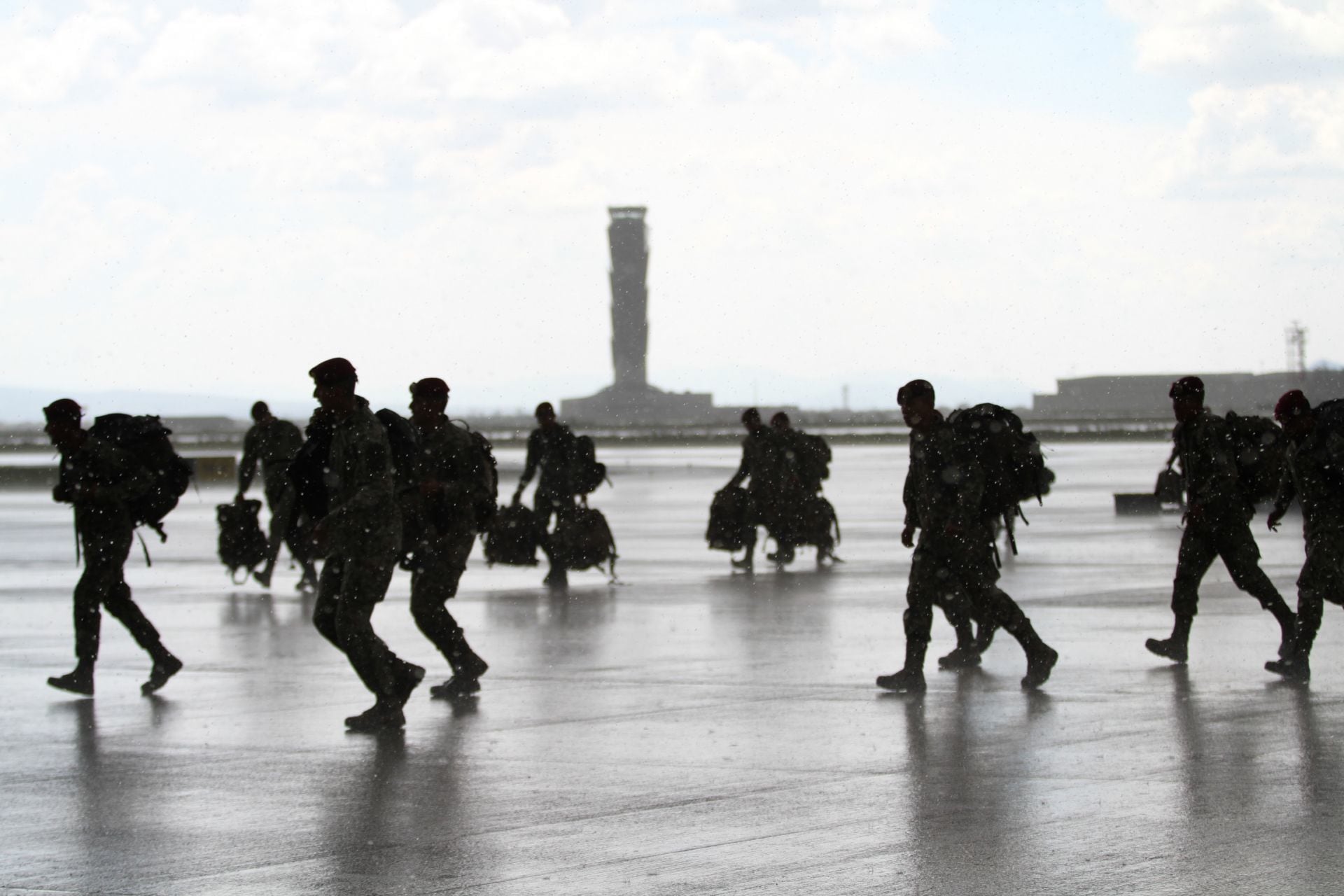 Ejército ‘sale ganón’ de reformas en Senado: Controlará dinero de turismo y el espacio aéreo