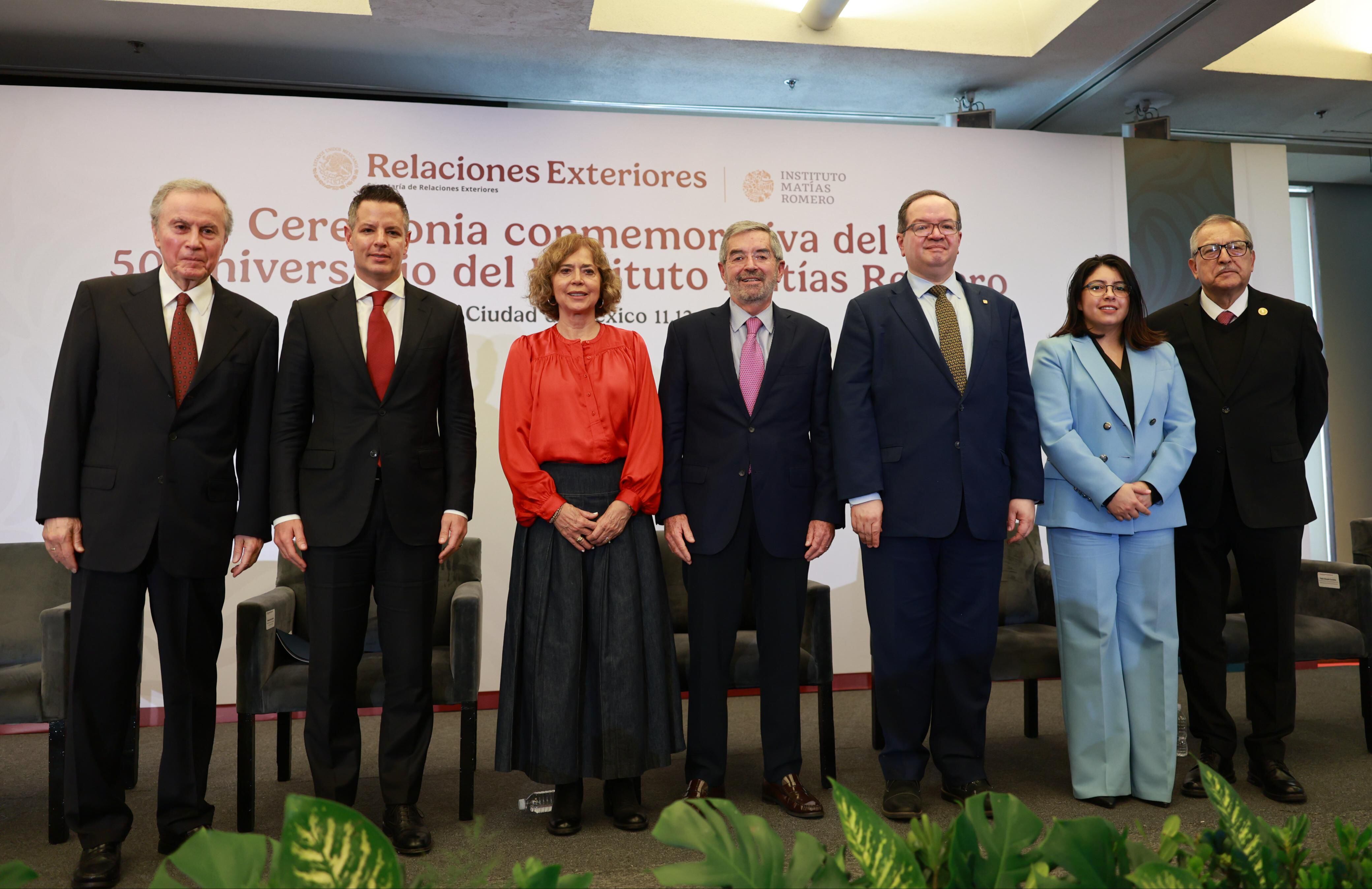 Juan Ramón de la Fuente y Leonardo Lomelí estuvieron acompañados por la Rosaura Ruiz Gutiérrez, próxima secretaria de Ciencias y Humanidades. [Fotografía. SRE]