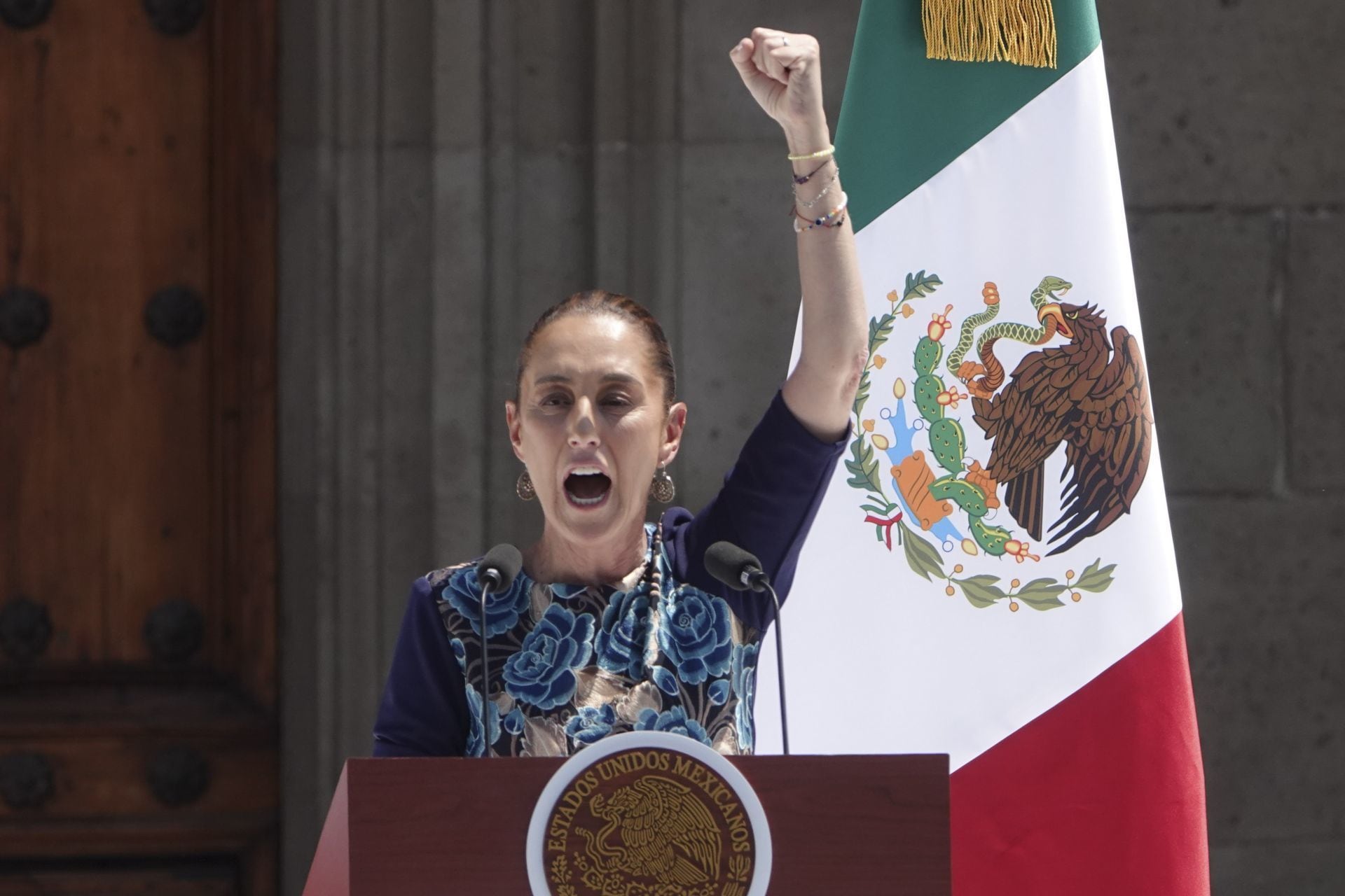 La presidenta de México, Claudia Sheinbaum aseguró que México colaborará para que el fentanilo no llegue a EU durante su habla asamblea en Zócalo de la Ciudad de México.