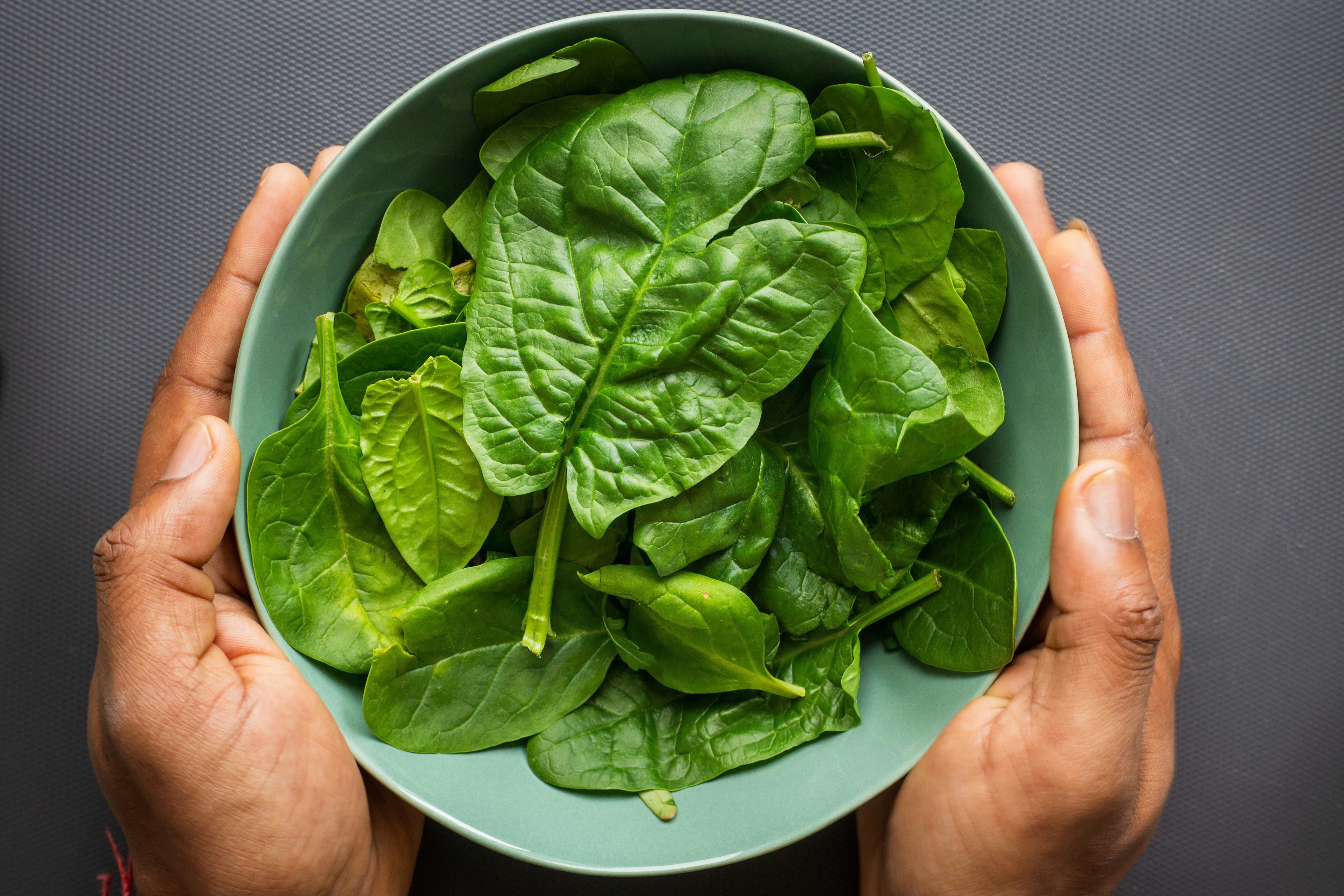 Los antioxidantes de las espinacas pueden proteger del desarrollo de enfermedades crónicas. (Foto: Unsplash)