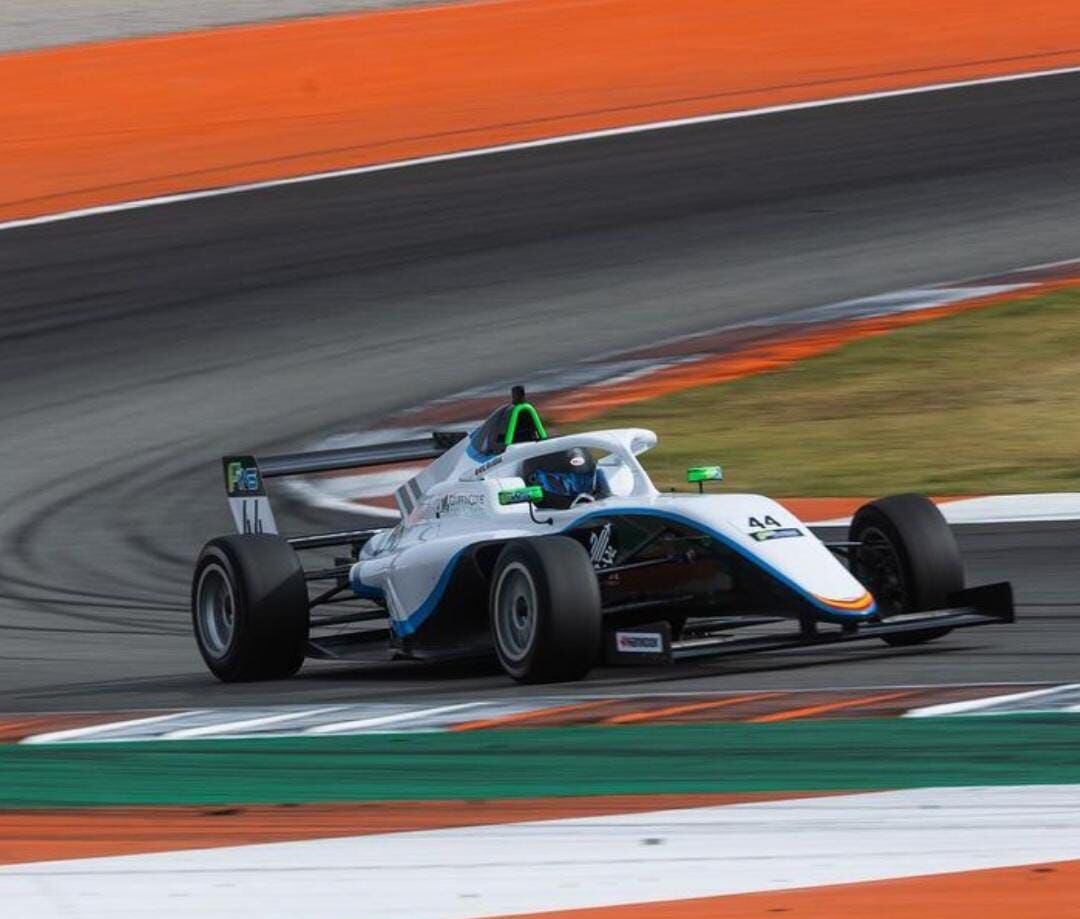 Ernesto Rivera compite en la Fórmula 4. (Foto: Instagram @ernestoriverap)
