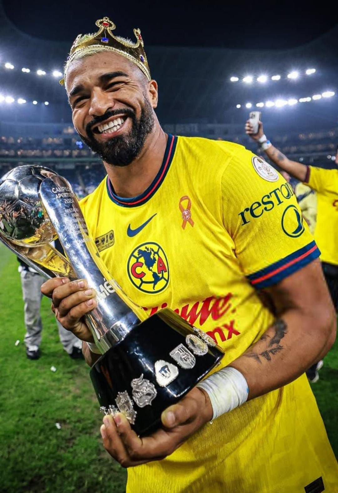 Rodrigo Aguirre es el actual delantero del club América, quien se convirtió en tricampeón de la Liga MX. (Foto: Instagram @aguirrerodrigo21)