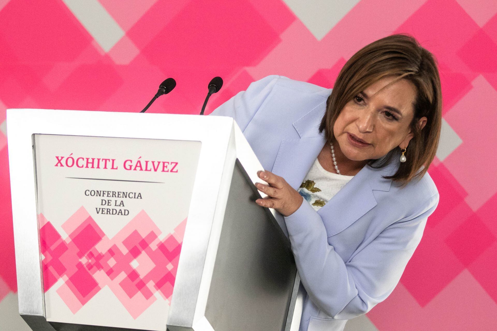 Xóchitl Gálvez, candidata la Presidencia del PRI, PAN y PRD, es la principal contendiente de Claudia Sheinbaum en las elecciones 2024 en México.