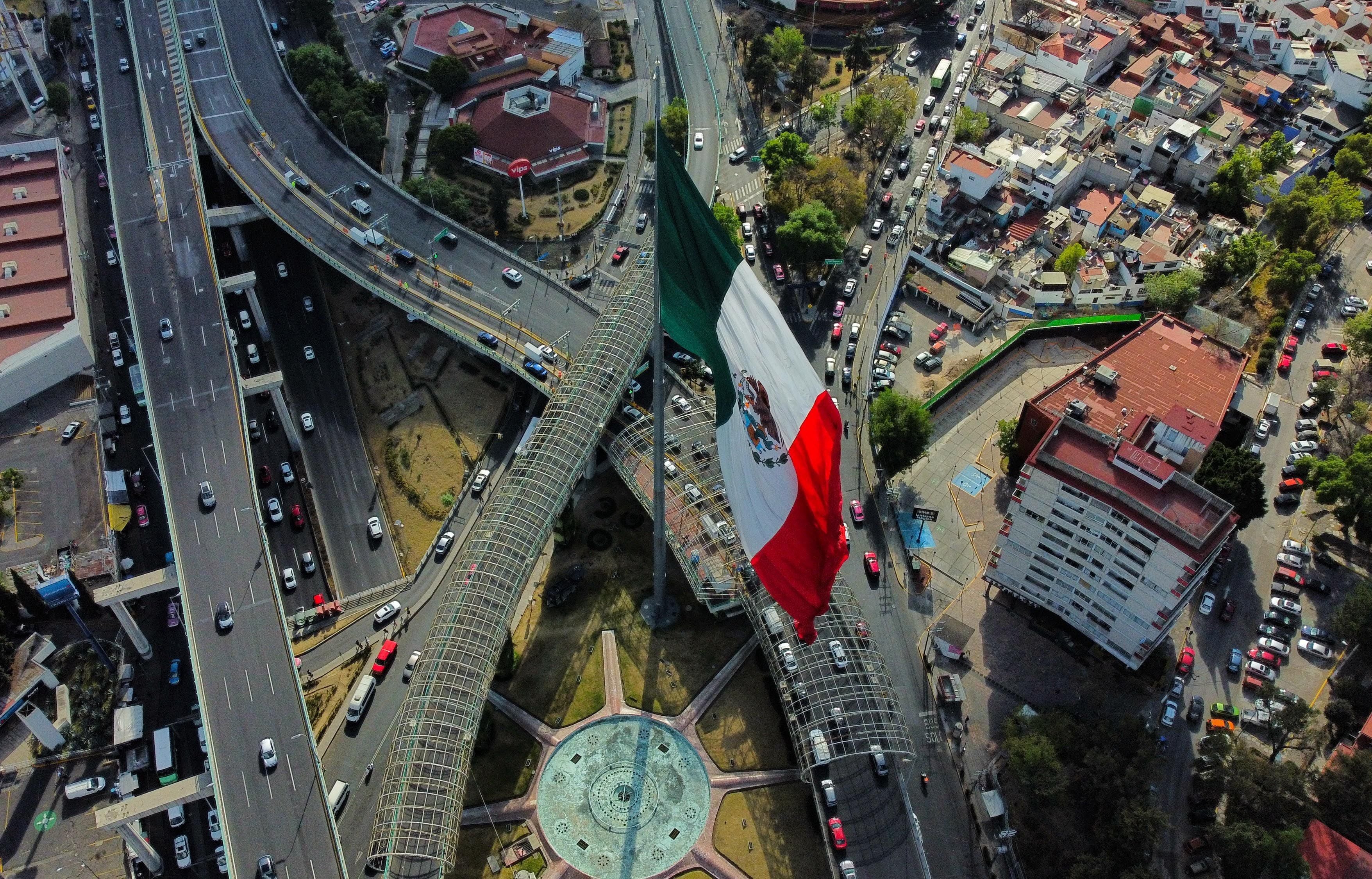 ‘Pesimismo’ en economía mexicana: PIB crecería 2% en 2024, según encuesta de Banxico