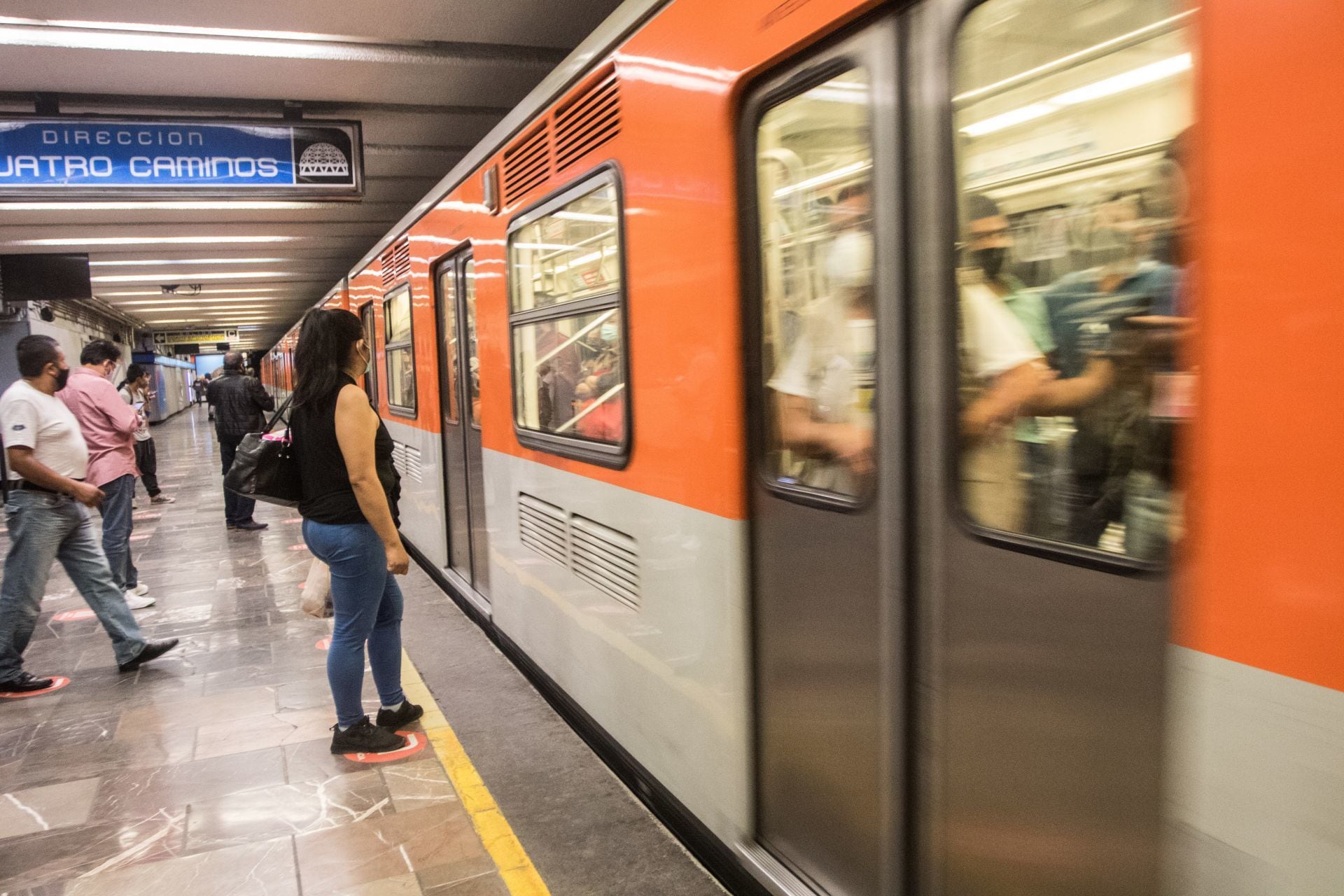 Línea 2 del Metro va ‘como tortuga’: ¿Por qué hay retrasos de más de 20 minutos este miércoles?