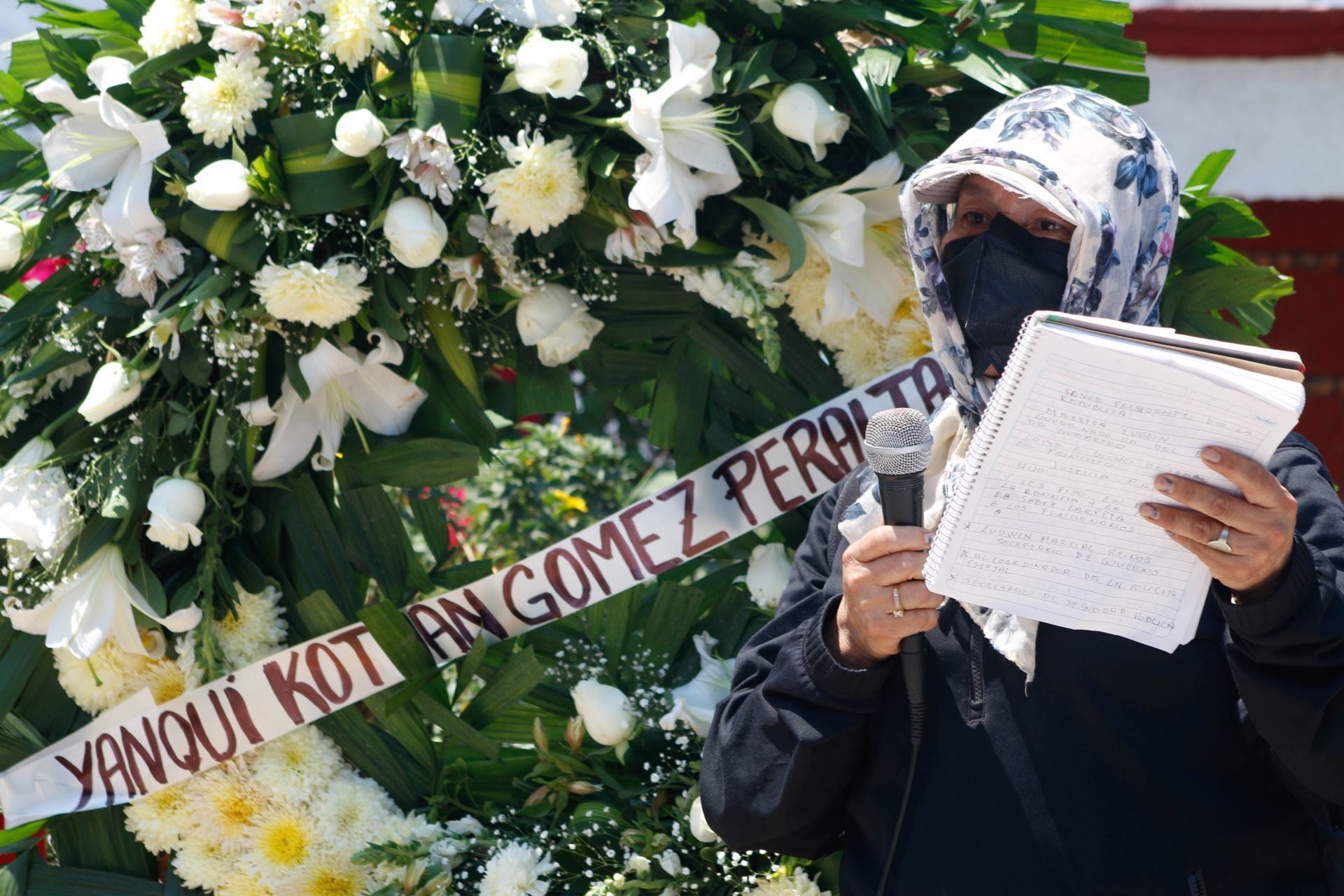 La madre de Yanqui Kothan Gómez Peralta, asesinado por policías, exigió la destitución de los funcionarios involucrados en la investigación del caso.