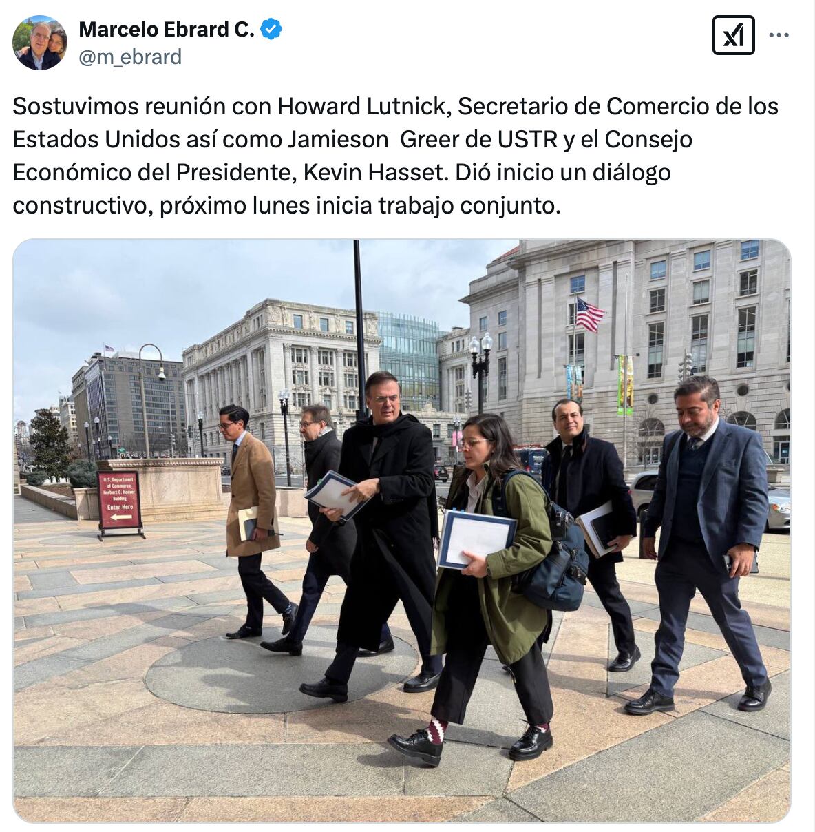 Ebrard compartió una foto en su cuenta oficial de 'X' en compañía de miembros de la delegación mexicana.