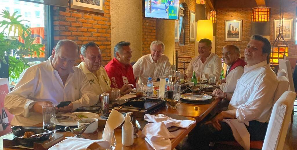 Políticos y líderes de la alianza almorzaron juntos.