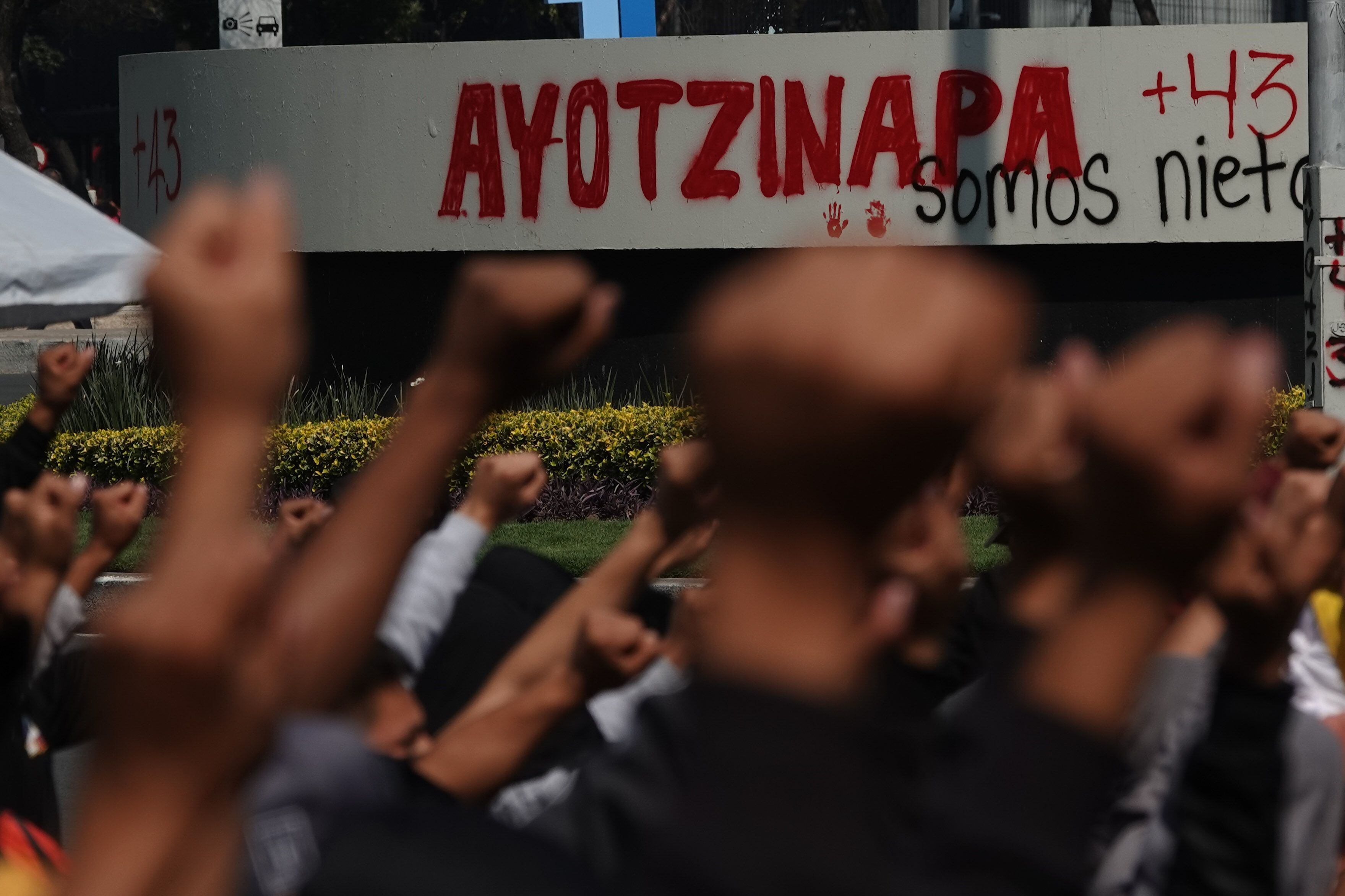 Padre de un desaparecido de Ayotzinapa acusa a AMLO de traición: ‘Creímos en él y nos dio la espalda’