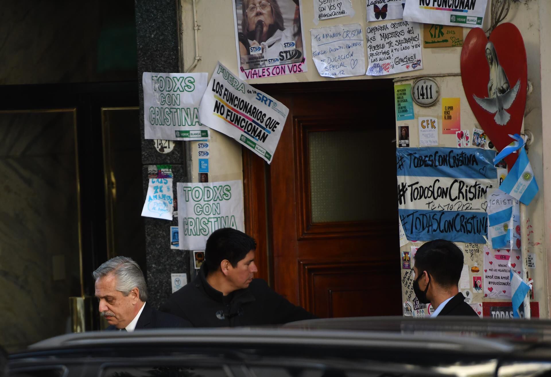 Solidario: Alberto Fernández visita a Cristina Fernández tras ataque a la vicepresidenta
