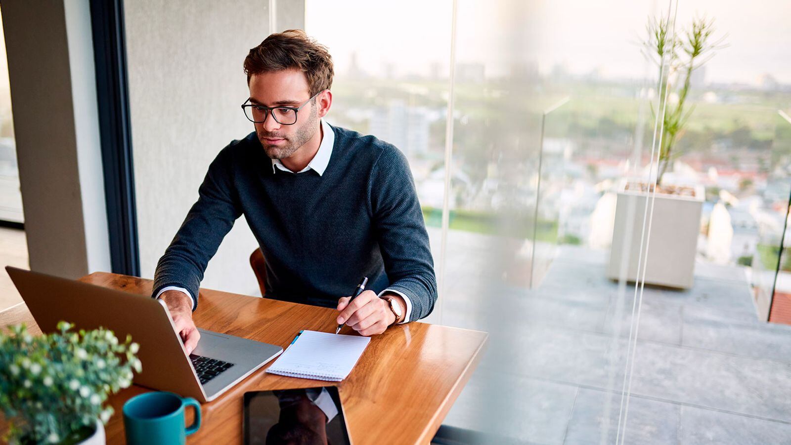 Los internautas tienen la oportunidad de generar un ingreso ofreciendo sus servicios por medio de las plataformas freelance. [Fotografía. Shutterstock] 