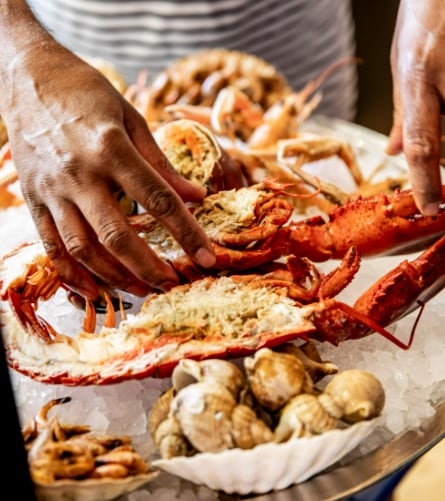 El restaurante ofrece platillos con ingredientes provenientes del mar. (Foto: Sitio web de Au Pied du Cochon)