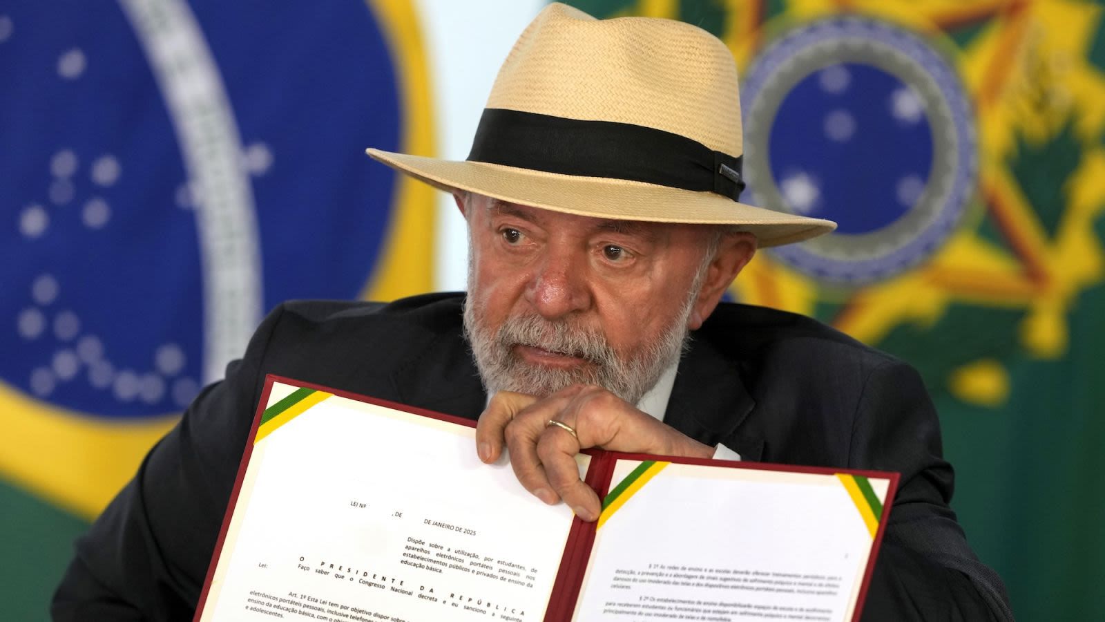 La prohibición del uso de celular de Lula da Silva aplicará tanto para escuelas públicas como privadas.  [Fotografía. Especial]