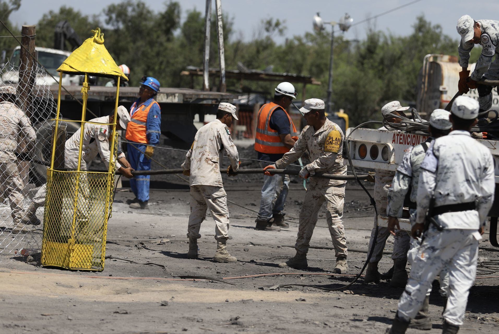 Colapso de mina en Coahuila: Por lluvia suspenden búsqueda de trabajadores 