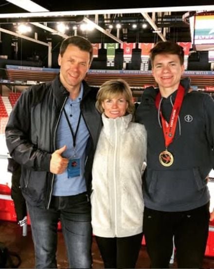 Los 14 patinadores y familiares iban de regreso del Campeonato de Patinaje Artístico de Estados Unidos, en donde participó el hijo de  Yevgenia Shishkova y Vadim Naumov. ( Foto: @maxim.naumov_)