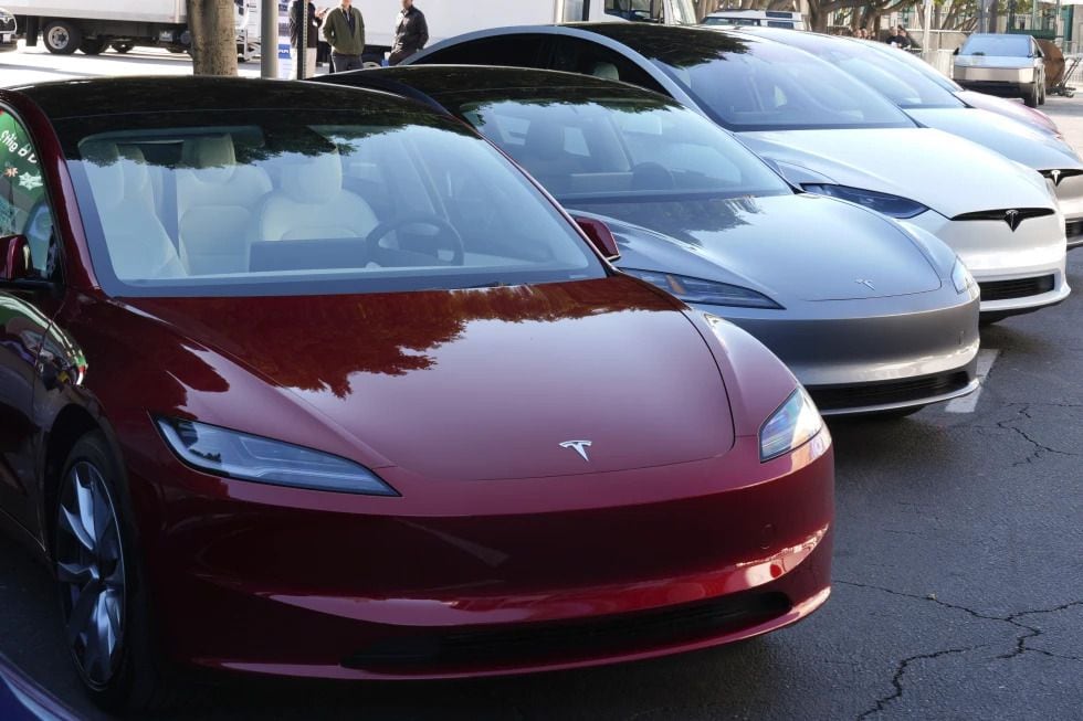 Las acciones de Tesla cerraron con perdidas del 4 por ciento este martes.  [Fotografía. AP]